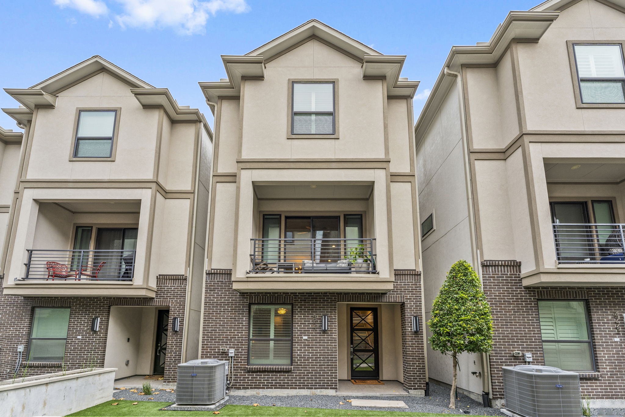 4227 Allen Street Houston, TX 77007 - Photo 2 of 30 a front view of a house