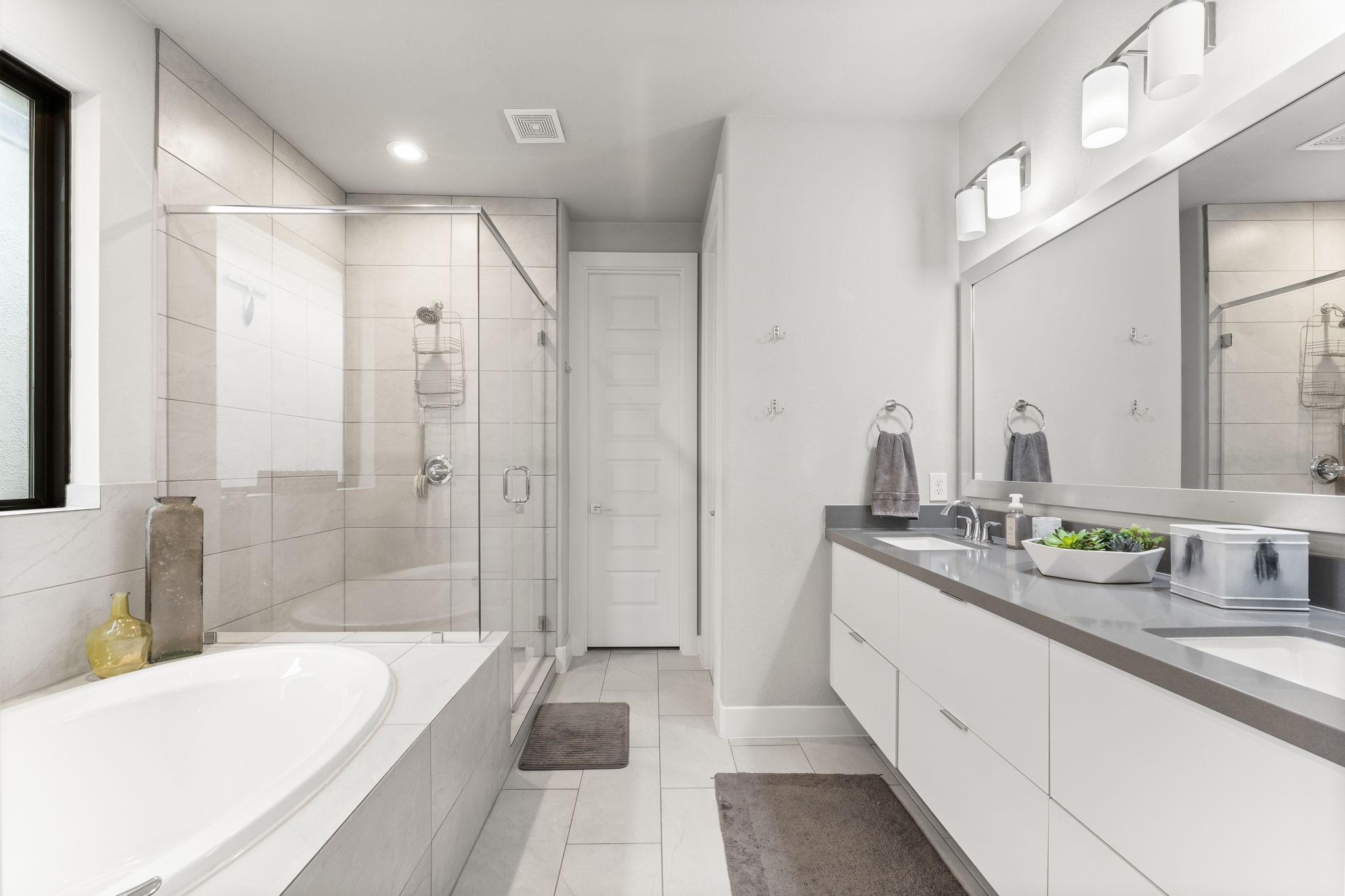 4227 Allen Street Houston, TX 77007 - Photo 24 of 30 a spacious bathroom with a bathtub shower sink and a bath tub