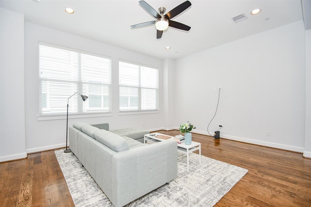 703 Link Road Houston, TX 77009 - Photo 4 of 32