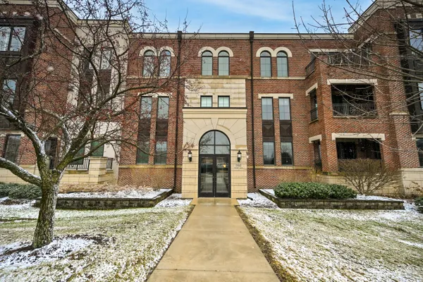 $425,000 | 19045 Thomson Drive, Unit 301, Brookfield, WI 53045