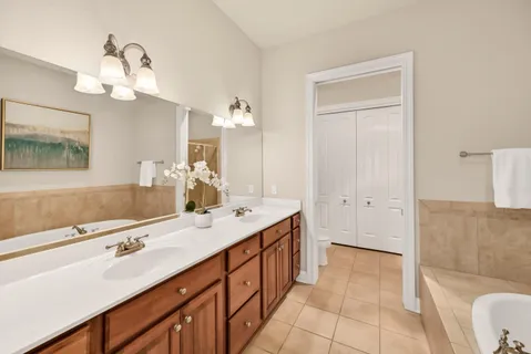 $425,000 | 19045 Thomson Drive, Unit 301, Brookfield, WI 53045