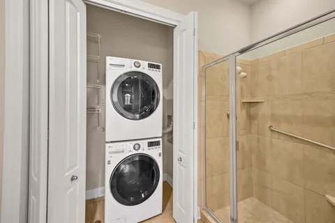 $425,000 | 19045 Thomson Drive, Unit 301, Brookfield, WI 53045