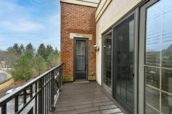 $425,000 | 19045 Thomson Drive, Unit 301, Brookfield, WI 53045