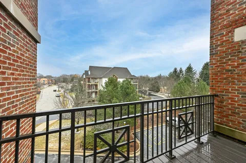 $425,000 | 19045 Thomson Drive, Unit 301, Brookfield, WI 53045