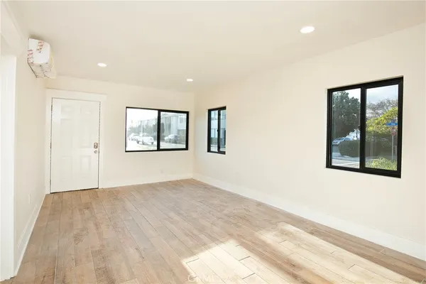 $2,850 | 10739 New Street, Downey, CA 90241