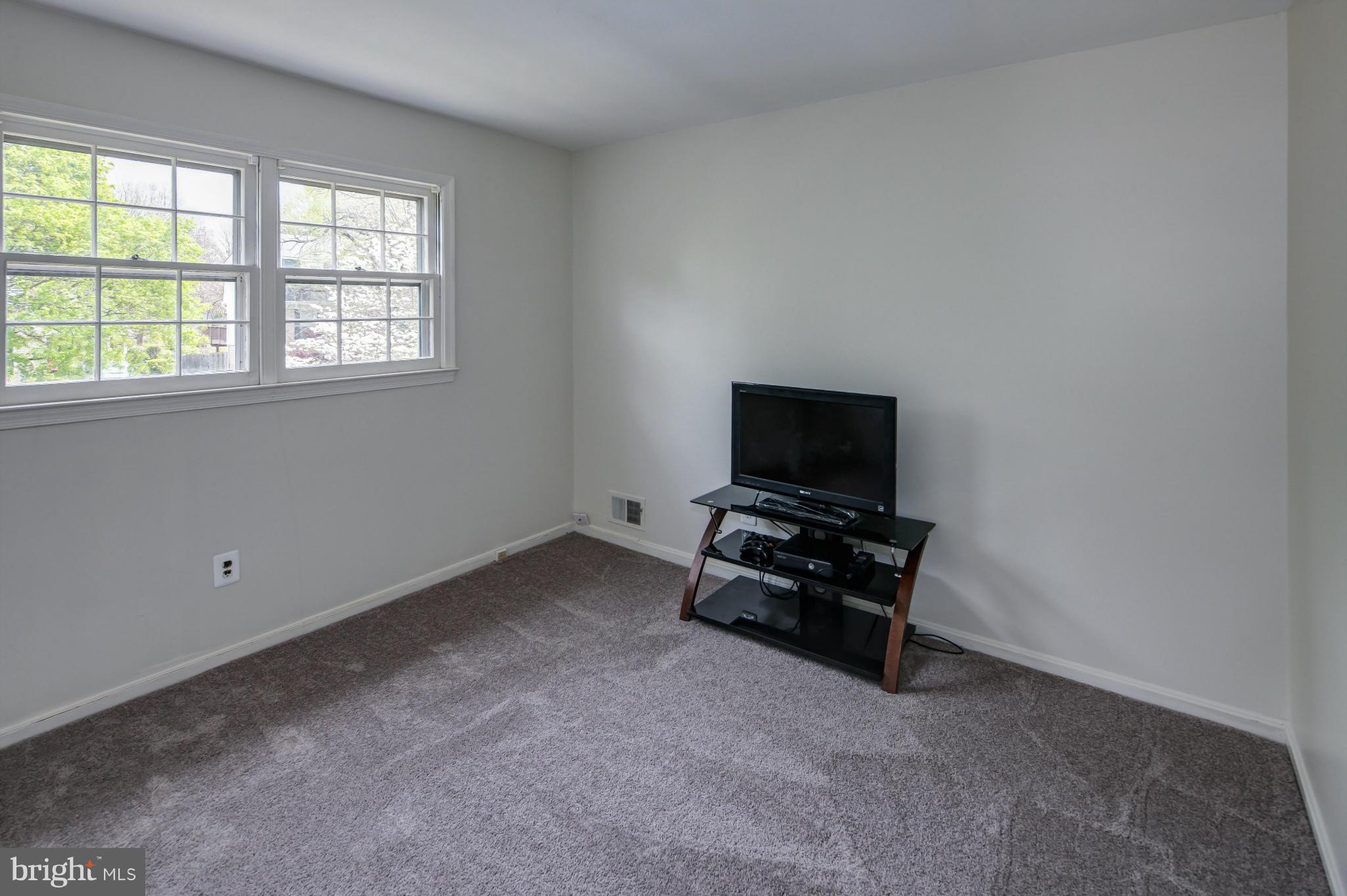1530 Arbor View Road Silver Spring, MD 20902 - Photo 20 of 30 an empty room with furniture and flat screen tv