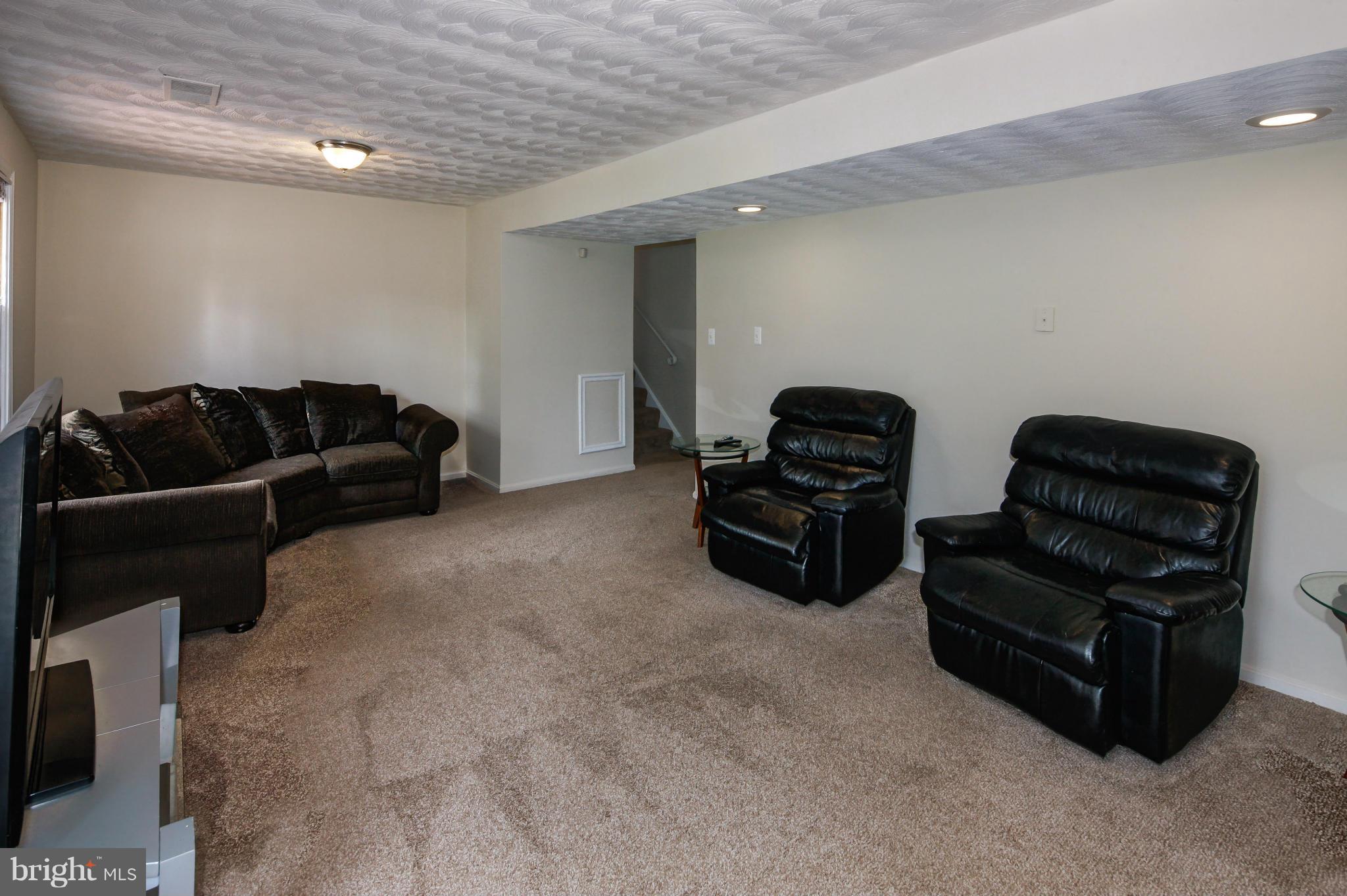 1530 Arbor View Road Silver Spring, MD 20902 - Photo 23 of 30 a living room with furniture