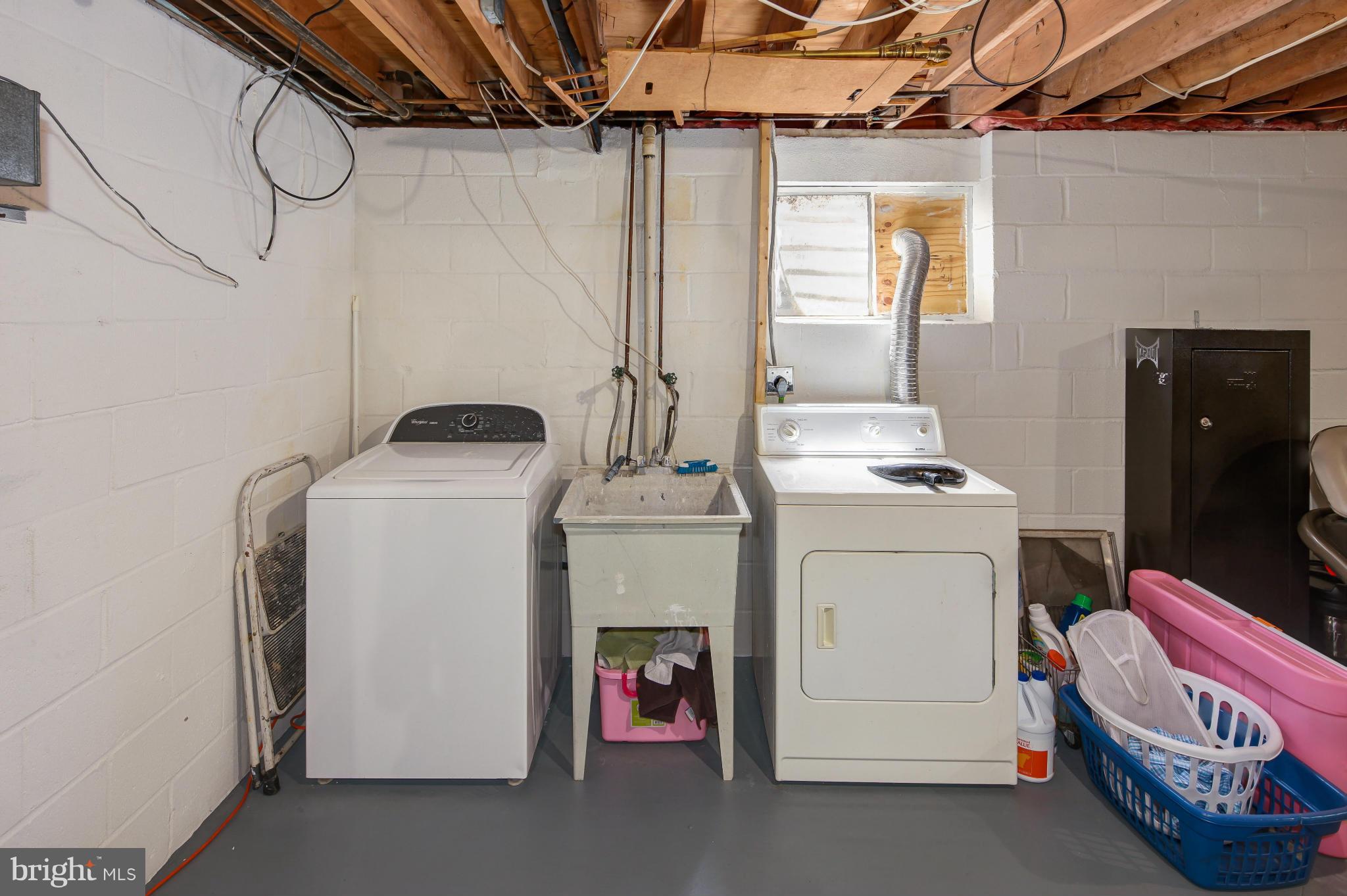 1530 Arbor View Road Silver Spring, MD 20902 - Photo 28 of 30 a utility room with dryer and washer