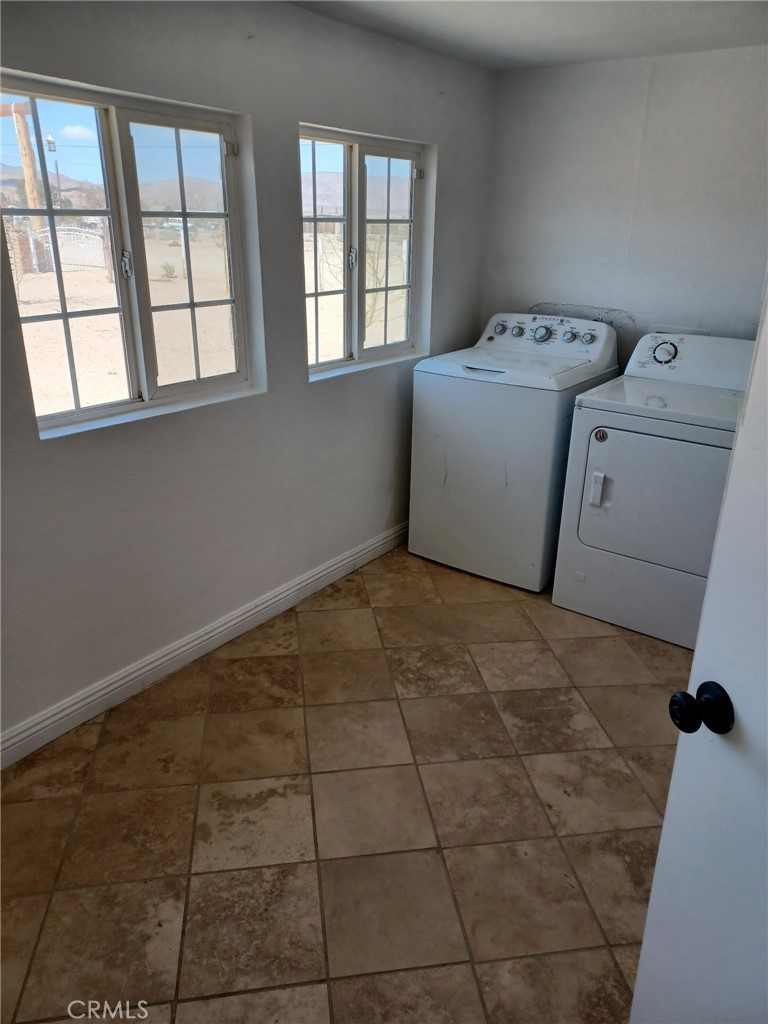 10656 Allen Way Lucerne Valley, CA 92356 - Photo 13 of 19 a utility room with dryer and washer