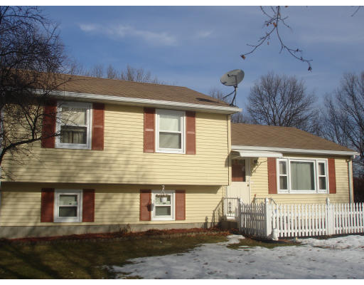 58 Pinta Circle Springfield, MA 01104 - Photo 2 of 10