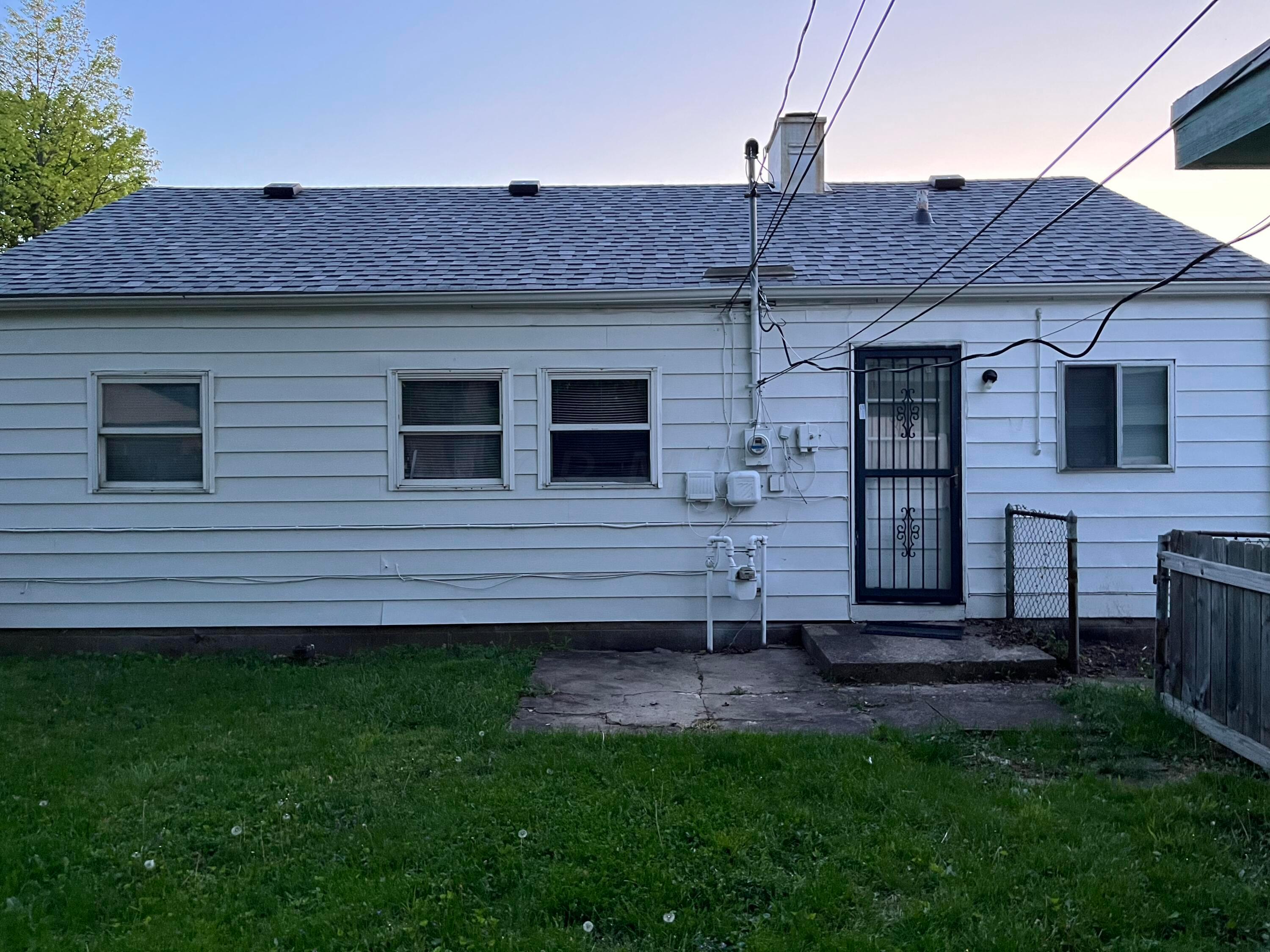 1076 South Ashburton Road Columbus, OH 43227 - Photo 6 of 8 1076 Back