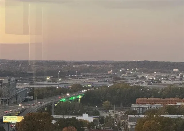 $189,000 | 700 East 8th Street, Unit 12J, Kansas City, MO 64106