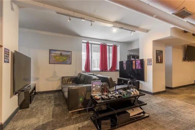 $189,000 | 700 East 8th Street, Unit 12J, Kansas City, MO 64106