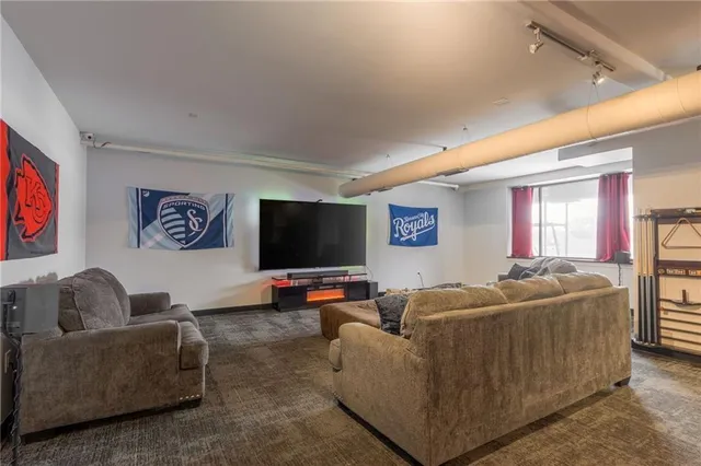 $189,000 | 700 East 8th Street, Unit 12J, Kansas City, MO 64106