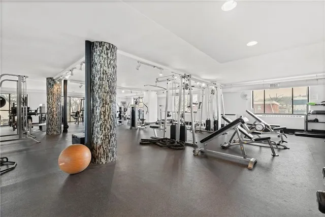 $189,000 | 700 East 8th Street, Unit 12J, Kansas City, MO 64106