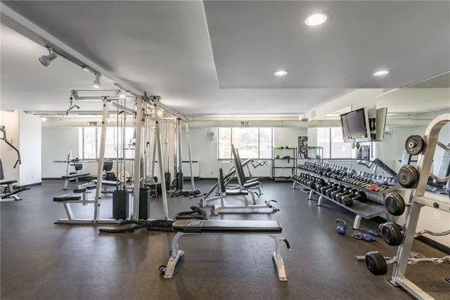 $189,000 | 700 East 8th Street, Unit 12J, Kansas City, MO 64106