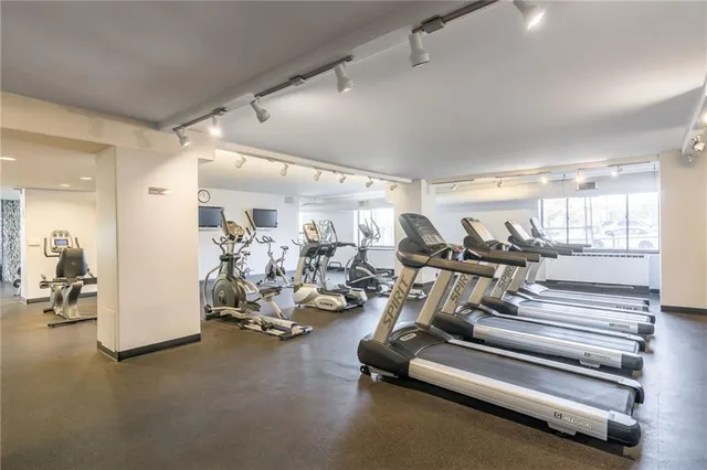 $189,000 | 700 East 8th Street, Unit 12J, Kansas City, MO 64106