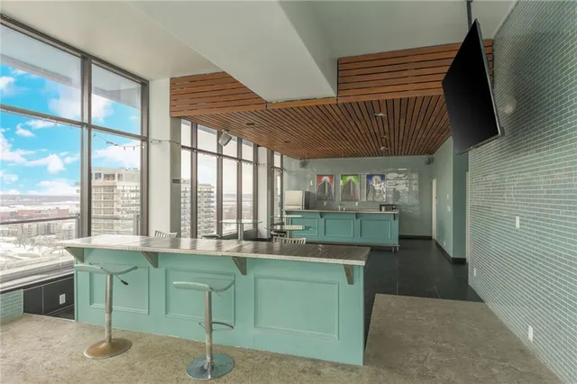 $189,000 | 700 East 8th Street, Unit 12J, Kansas City, MO 64106