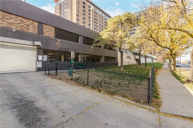 $189,000 | 700 East 8th Street, Unit 12J, Kansas City, MO 64106