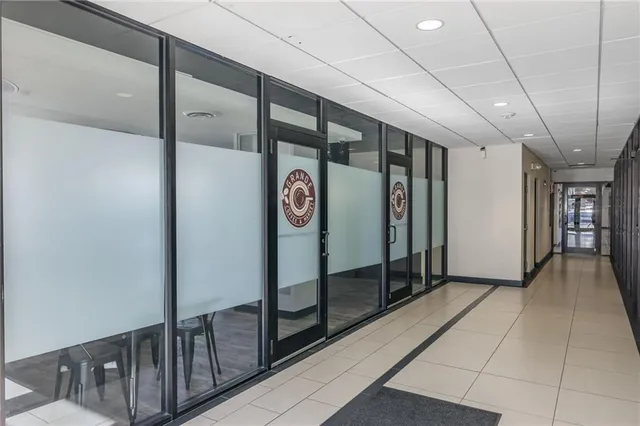 $189,000 | 700 East 8th Street, Unit 12J, Kansas City, MO 64106