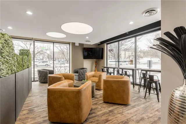 $189,000 | 700 East 8th Street, Unit 12J, Kansas City, MO 64106