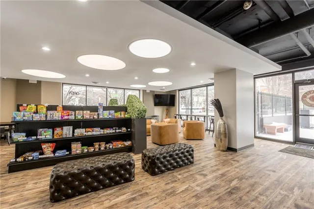 $189,000 | 700 East 8th Street, Unit 12J, Kansas City, MO 64106