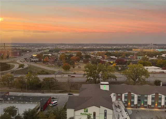 $189,000 | 700 East 8th Street, Unit 12J, Kansas City, MO 64106