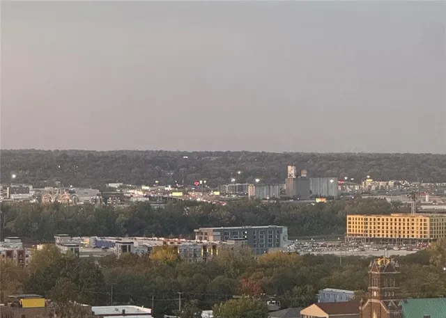 $189,000 | 700 East 8th Street, Unit 12J, Kansas City, MO 64106