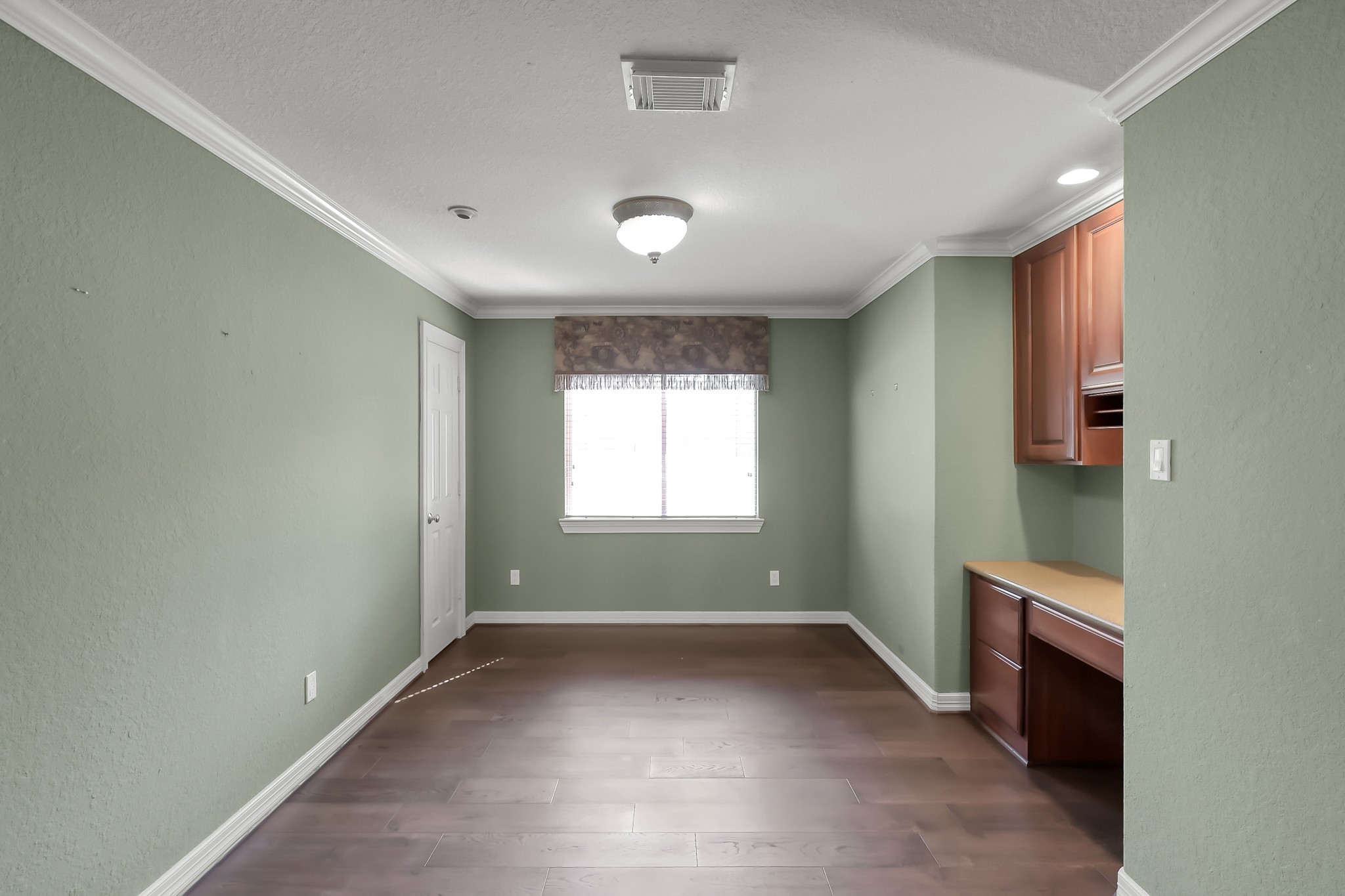 25536 Richards Road Spring, TX 77386 - Photo 12 of 44 Office features a built in desk!