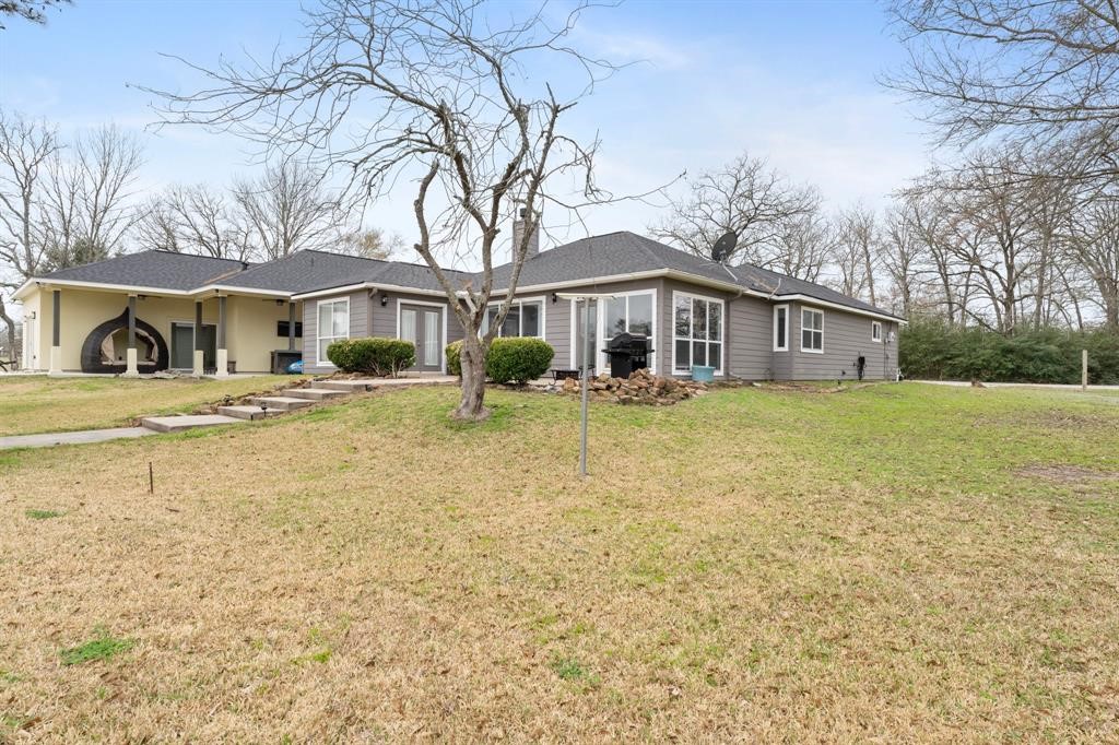 467 Pinnacle Trinity, TX 75862 - Photo 4 of 40 a front view of a building with garden