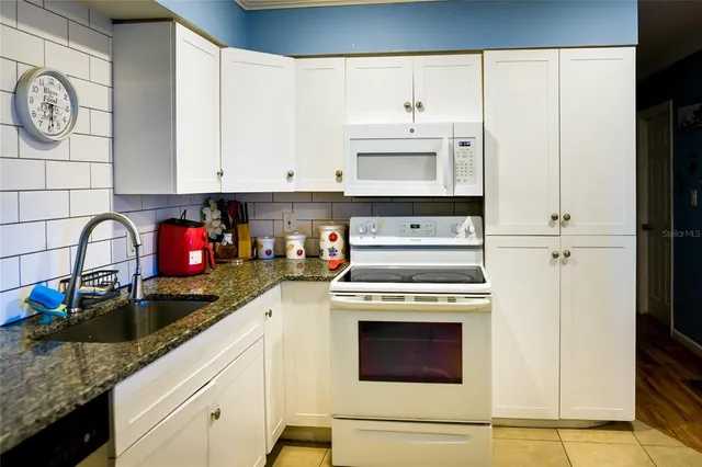 $330,000 | 2106 25th Avenue West, Bradenton, FL 34205