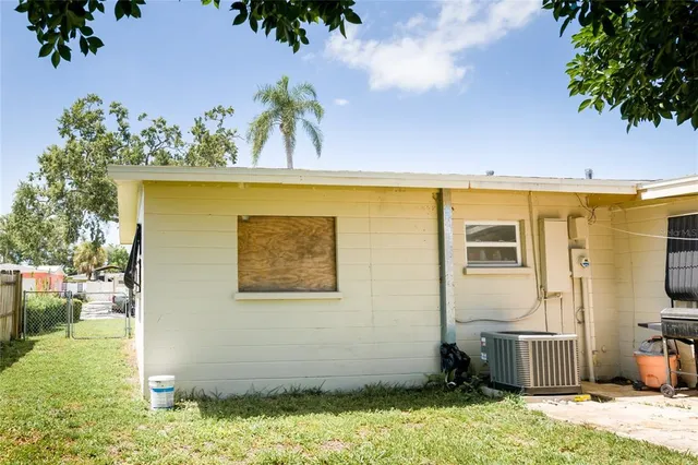 $330,000 | 2106 25th Avenue West, Bradenton, FL 34205