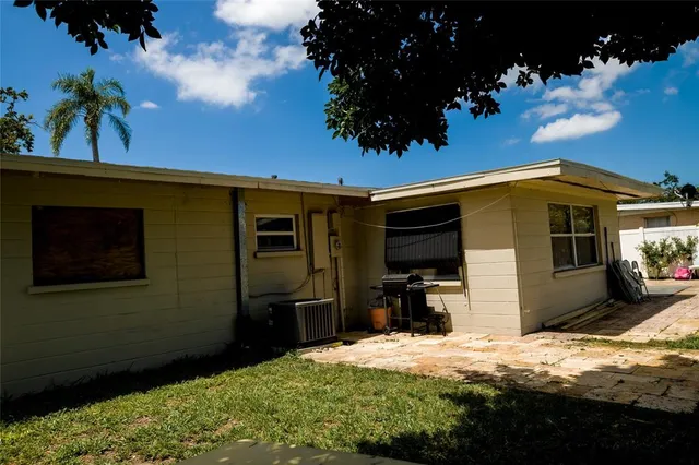 $330,000 | 2106 25th Avenue West, Bradenton, FL 34205