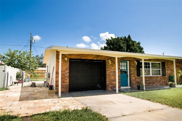 $330,000 | 2106 25th Avenue West, Bradenton, FL 34205