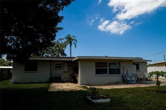 $330,000 | 2106 25th Avenue West, Bradenton, FL 34205