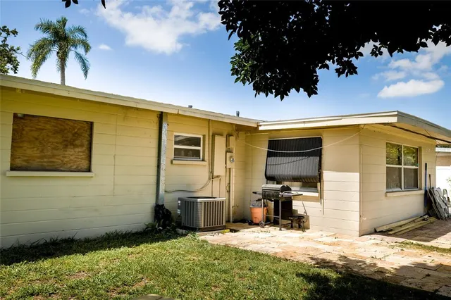 $330,000 | 2106 25th Avenue West, Bradenton, FL 34205