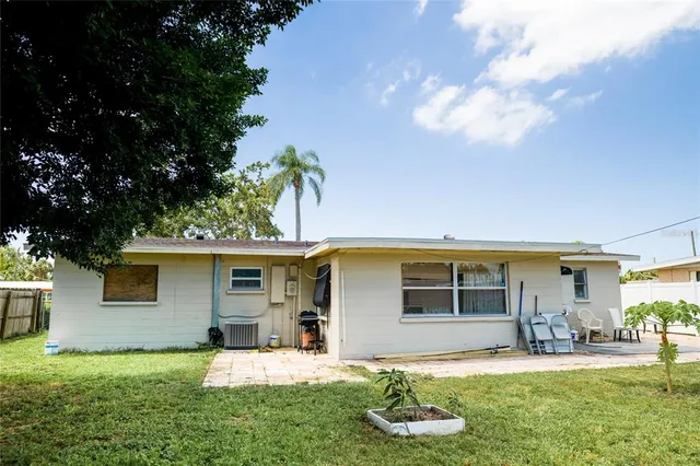 $330,000 | 2106 25th Avenue West, Bradenton, FL 34205
