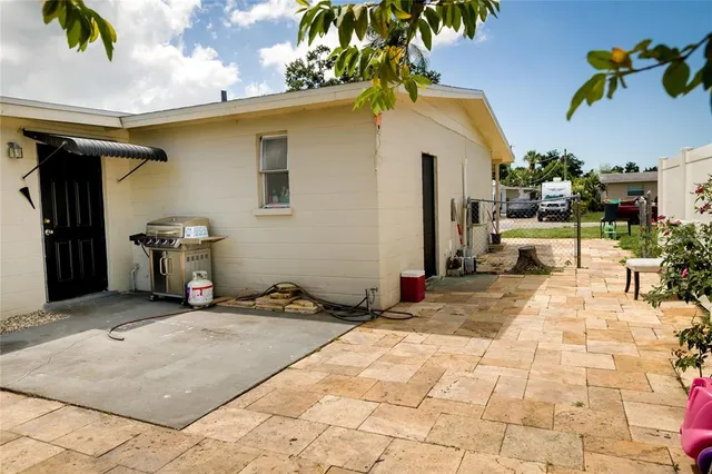 $330,000 | 2106 25th Avenue West, Bradenton, FL 34205
