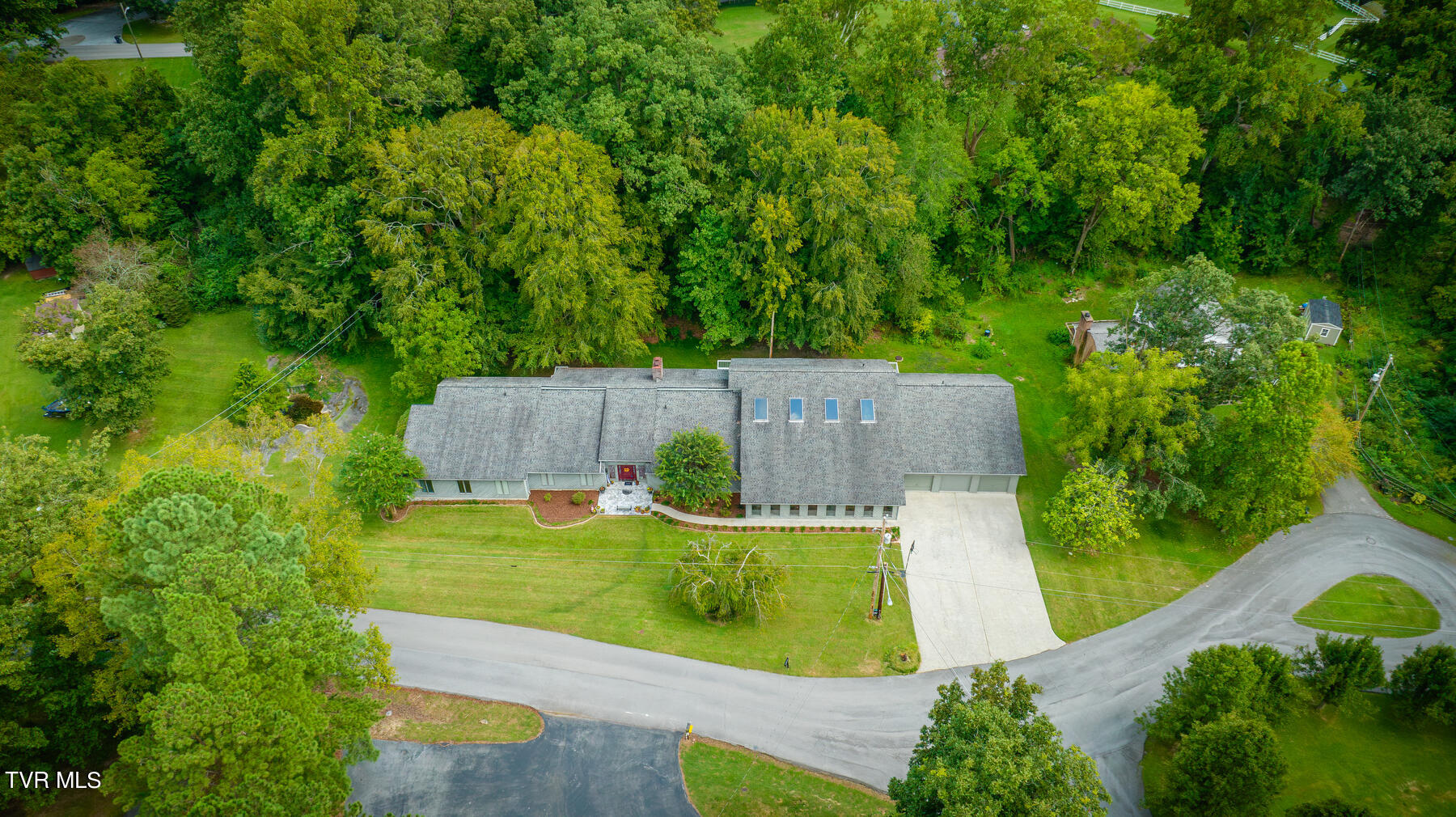 405 Old Castle Road Kingsport, TN 37660 - Photo 2 of 117 101-1