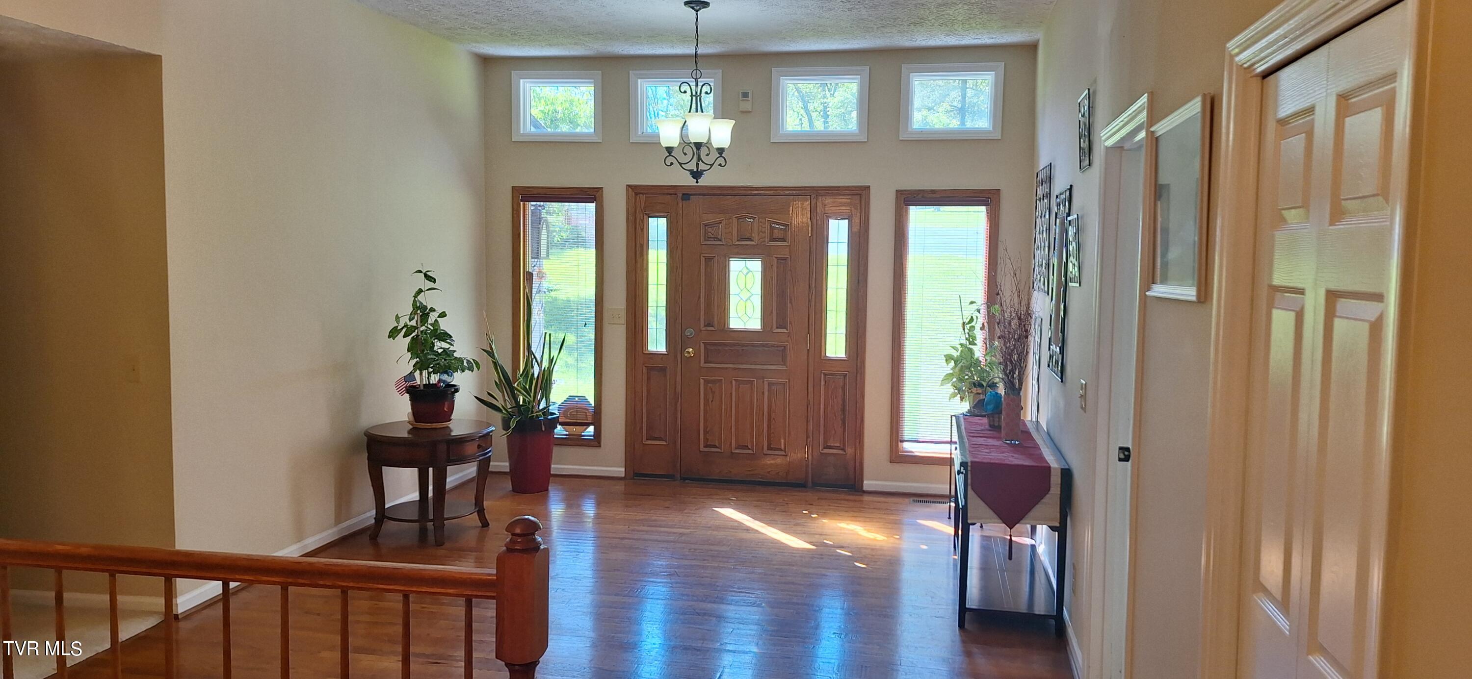 405 Old Castle Road Kingsport, TN 37660 - Photo 25 of 117 20240425_162719