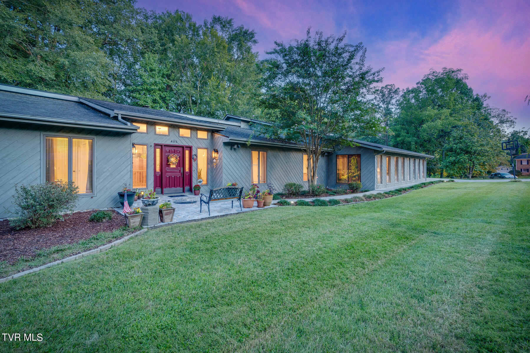 405 Old Castle Road Kingsport, TN 37660 - Photo 3 of 117 202-1