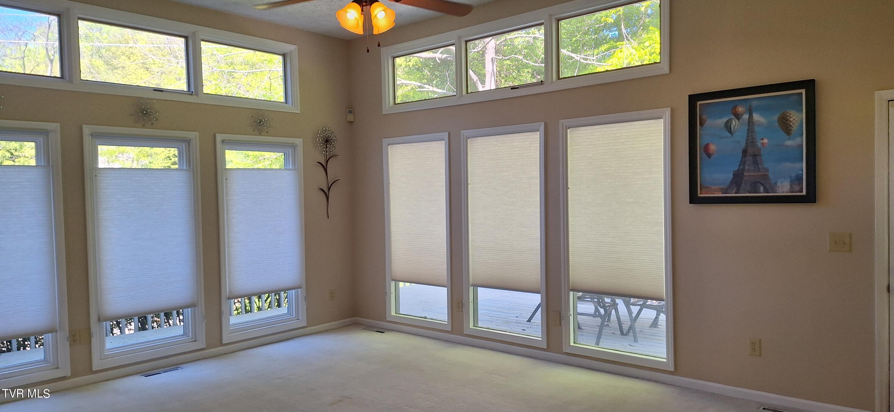 405 Old Castle Road Kingsport, TN 37660 - Photo 31 of 117 20240425_163410