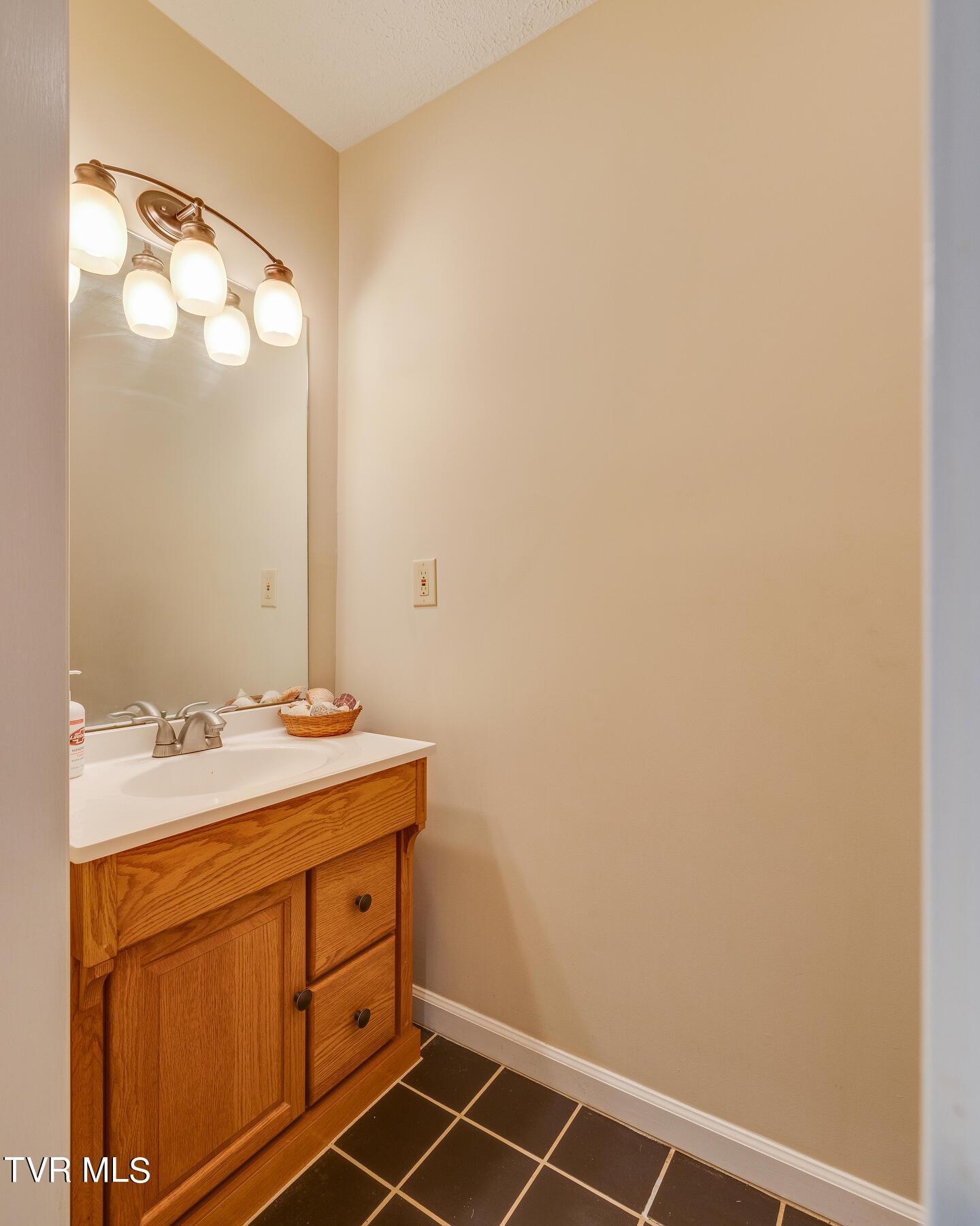 405 Old Castle Road Kingsport, TN 37660 - Photo 33 of 117 015-1 (1)