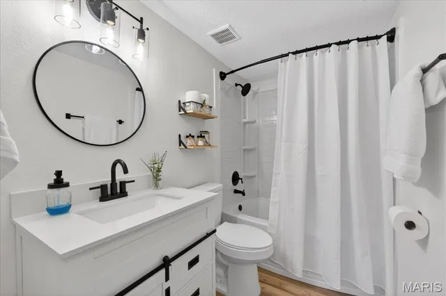 $160,000 | 1400 Heritage Landing, Unit 203, St. Charles, MO 63303