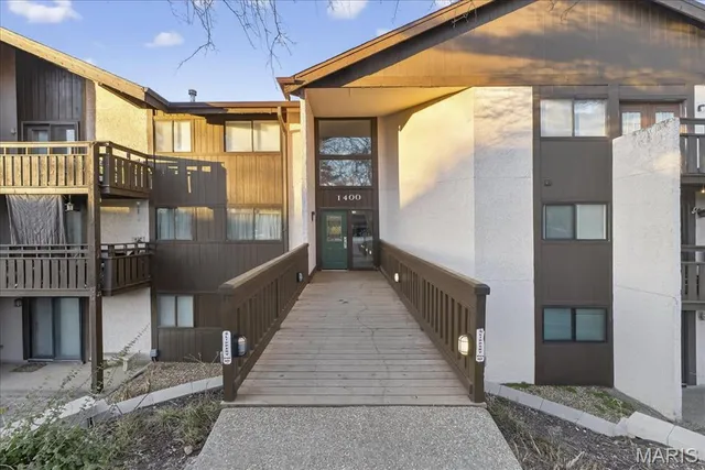 $160,000 | 1400 Heritage Landing, Unit 203, St. Charles, MO 63303