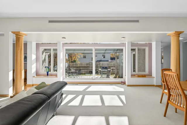 $950,000 | 555 Montcalm Place, St. Paul, MN 55116