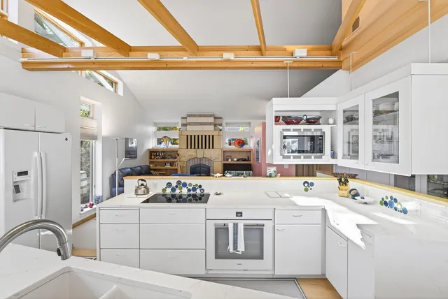 $950,000 | 555 Montcalm Place, St. Paul, MN 55116