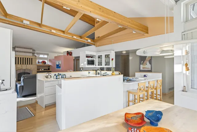 $950,000 | 555 Montcalm Place, St. Paul, MN 55116