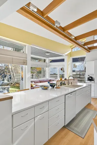 $950,000 | 555 Montcalm Place, St. Paul, MN 55116