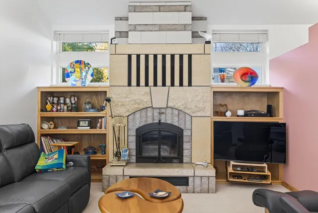 $950,000 | 555 Montcalm Place, St. Paul, MN 55116